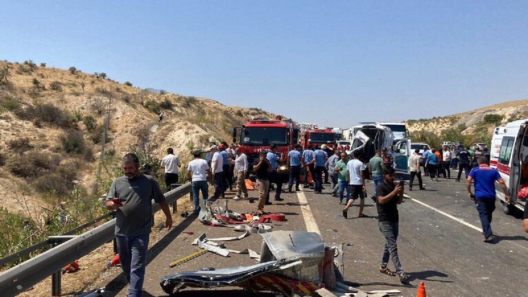 15 قتيلًا و22 جريحًا في حادث سير مروع بتركيا
