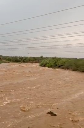 وادي مسلة جنوب جازان يجري بشدة