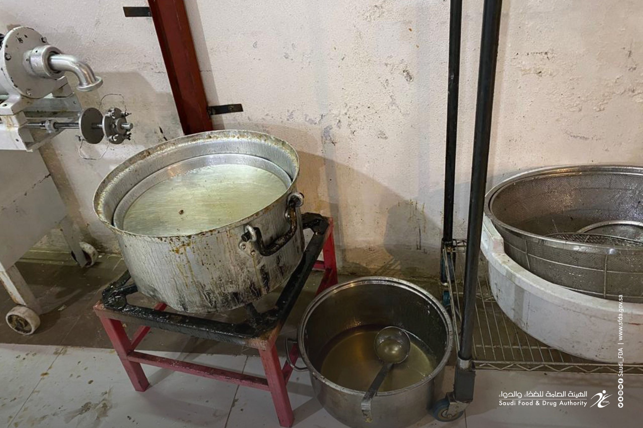 صور صادمة من مصنع غذائي مخالف في خميس مشيط