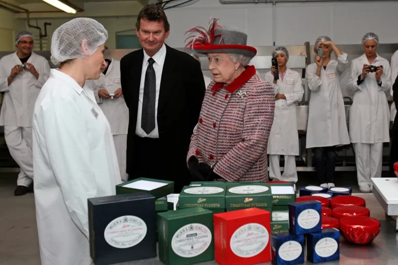 رئيس طهاة الملكة إليزابيث يكشف عن الفاكهة الممنوعة في القصر 