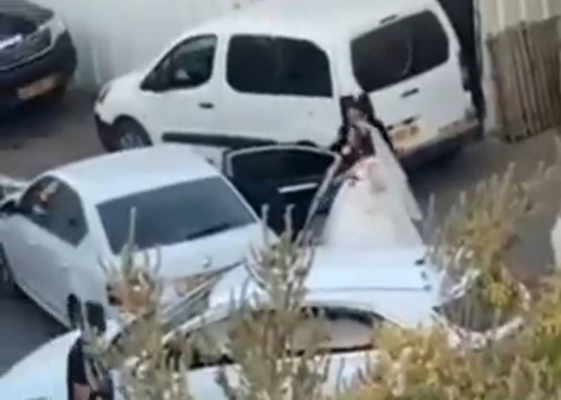 شاهد.. قوات الاحتلال تقبض على عروس فلسطينية أثناء زفافها