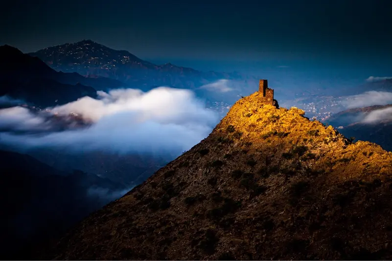مصور بريطاني يسلط الضوء على جبال عسير المذهلة