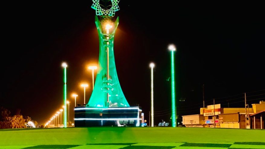 مبان إدارية وميادين تتزين بالأخضر ابتهاجا باليوم الوطني