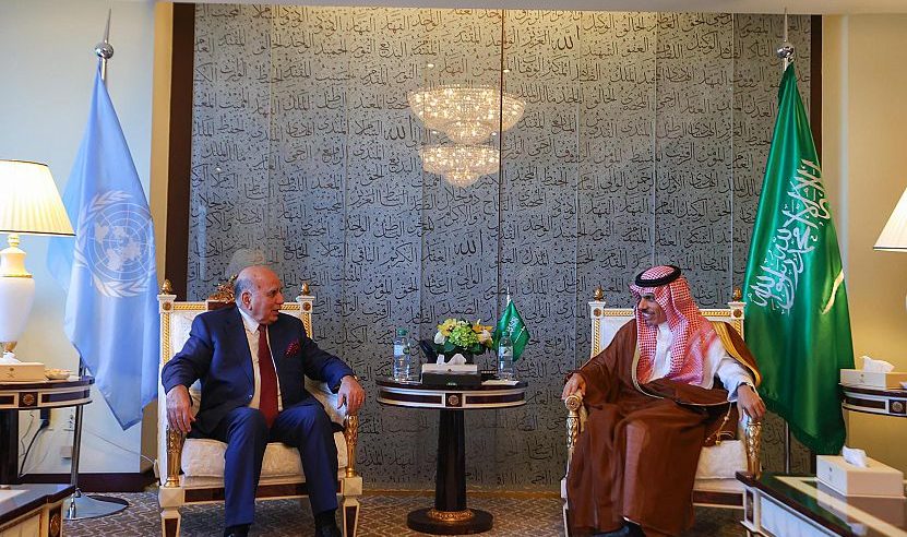 وزير الخارجية يجدد دعم المملكة لأمن العراق