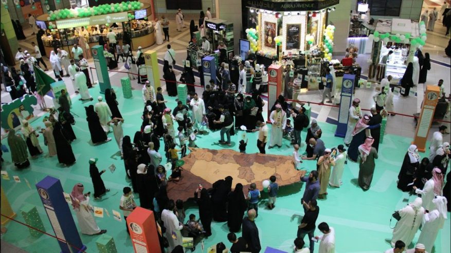 العالم يهنئ السعودية من مجمع أبراج الساعة