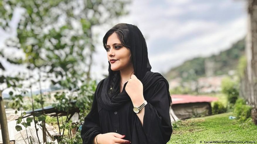 السلطات الإيرانية تتبرأ من دم مهسا أميني: لم تعنف