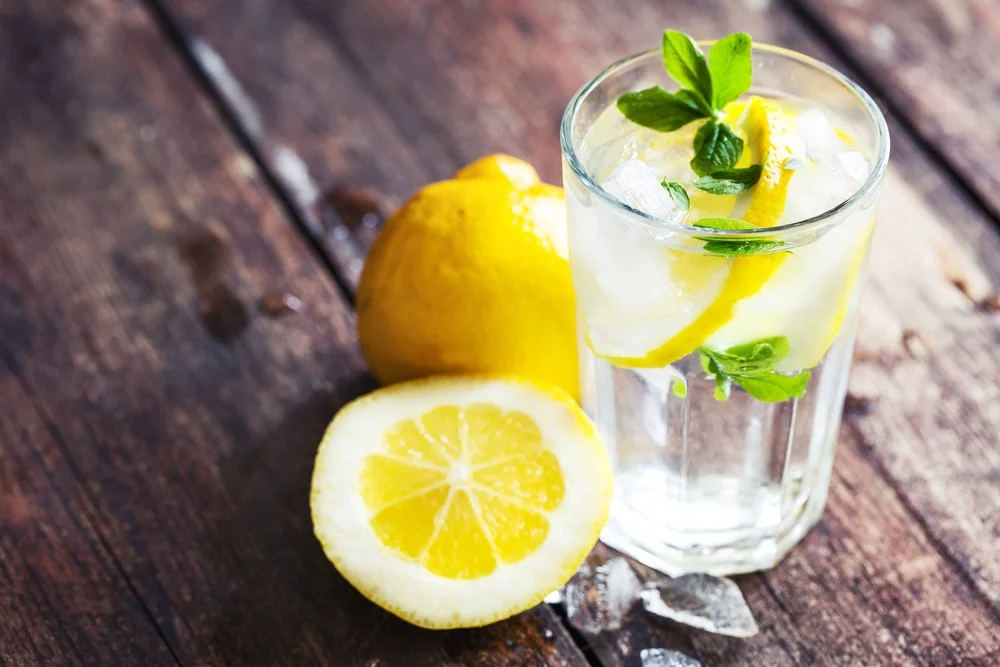 7 فوائد غير متوقعة لتناول الماء بالليمون 