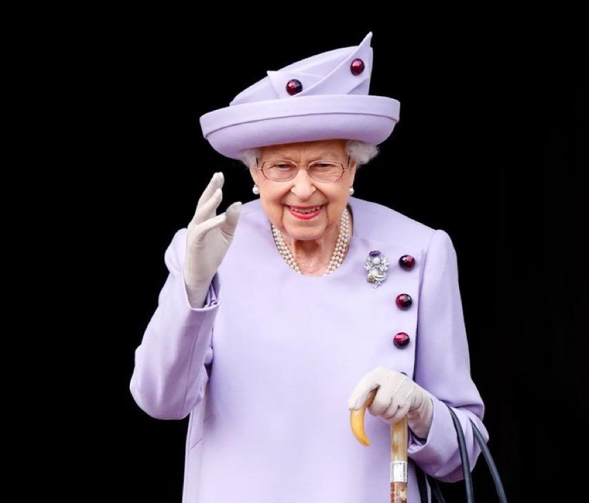 BBC تقطع بثها لنقل أخبار صحة الملكة إليزابيث