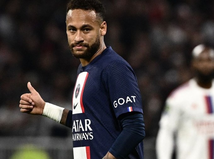 نيمار لاعب باريس سان جيرمان