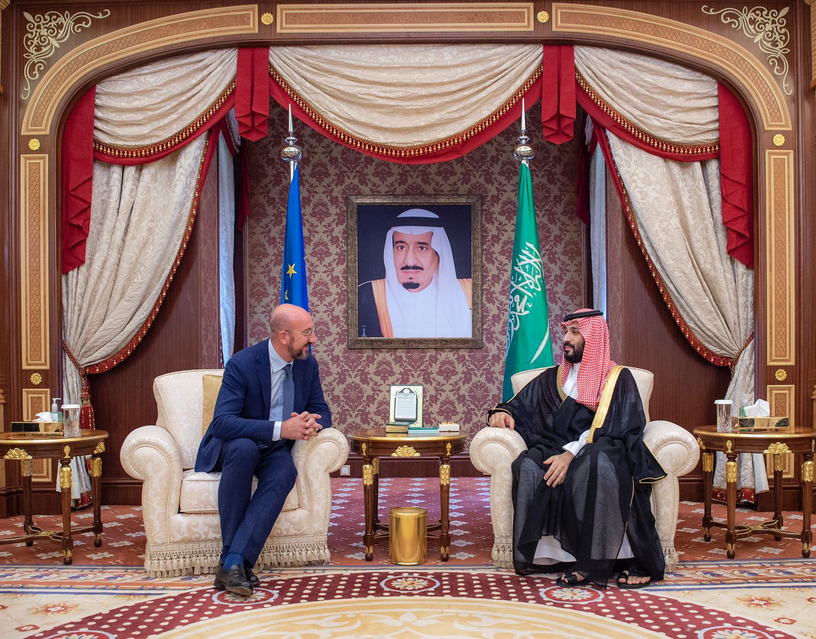 ولي العهد يلتقي رئيس المجلس الأوروبي بقصر السلام في جدة