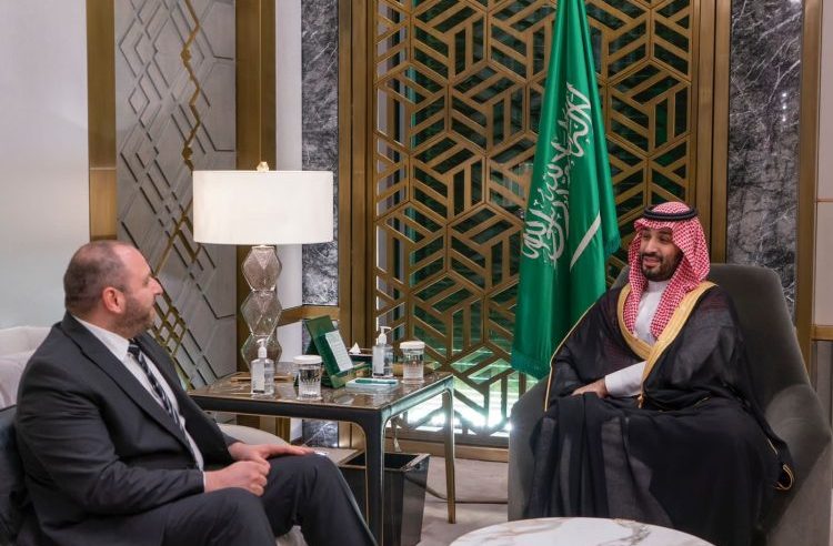 محمد بن سلمان حريص على حل أزمة أوكرانيا سياسيًّا