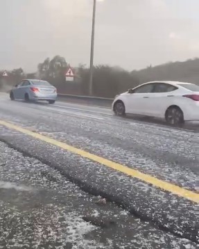 لقطات لحبات البرد تكسو غرب الدوادمي