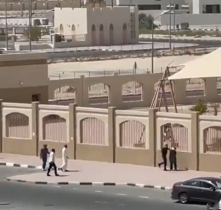 بالفيديو.. رجل يعتدي على امرأة بطريقة وحشية بالكويت