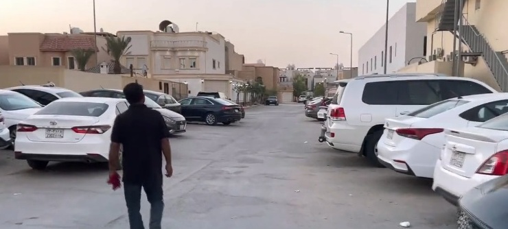 مواطن في الرياض يبيع منزله بسبب كثرة سيارات مكاتب التأجير