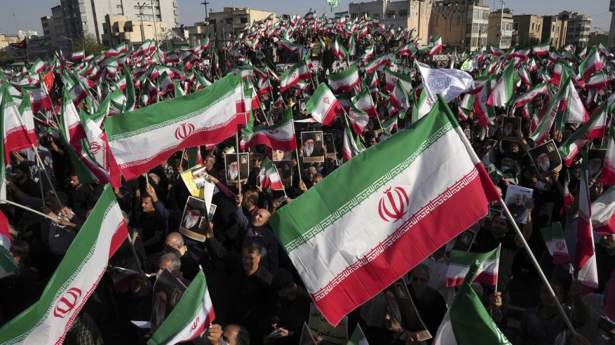 إيران تستخدم القوة الغاشمة لقمع المتظاهرين
