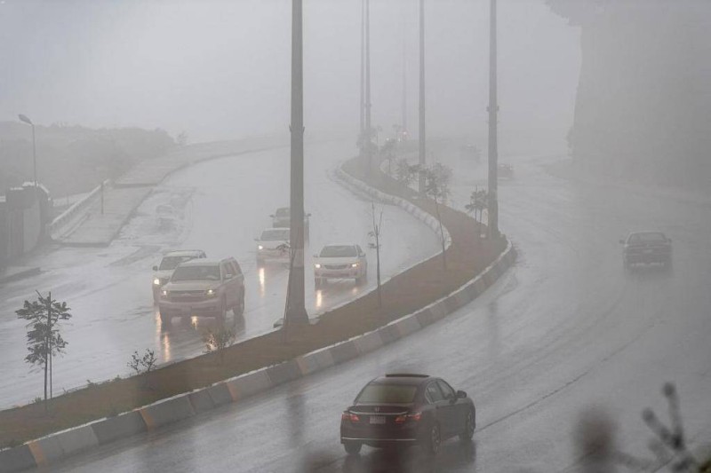 أمطار وبرد في الباحة