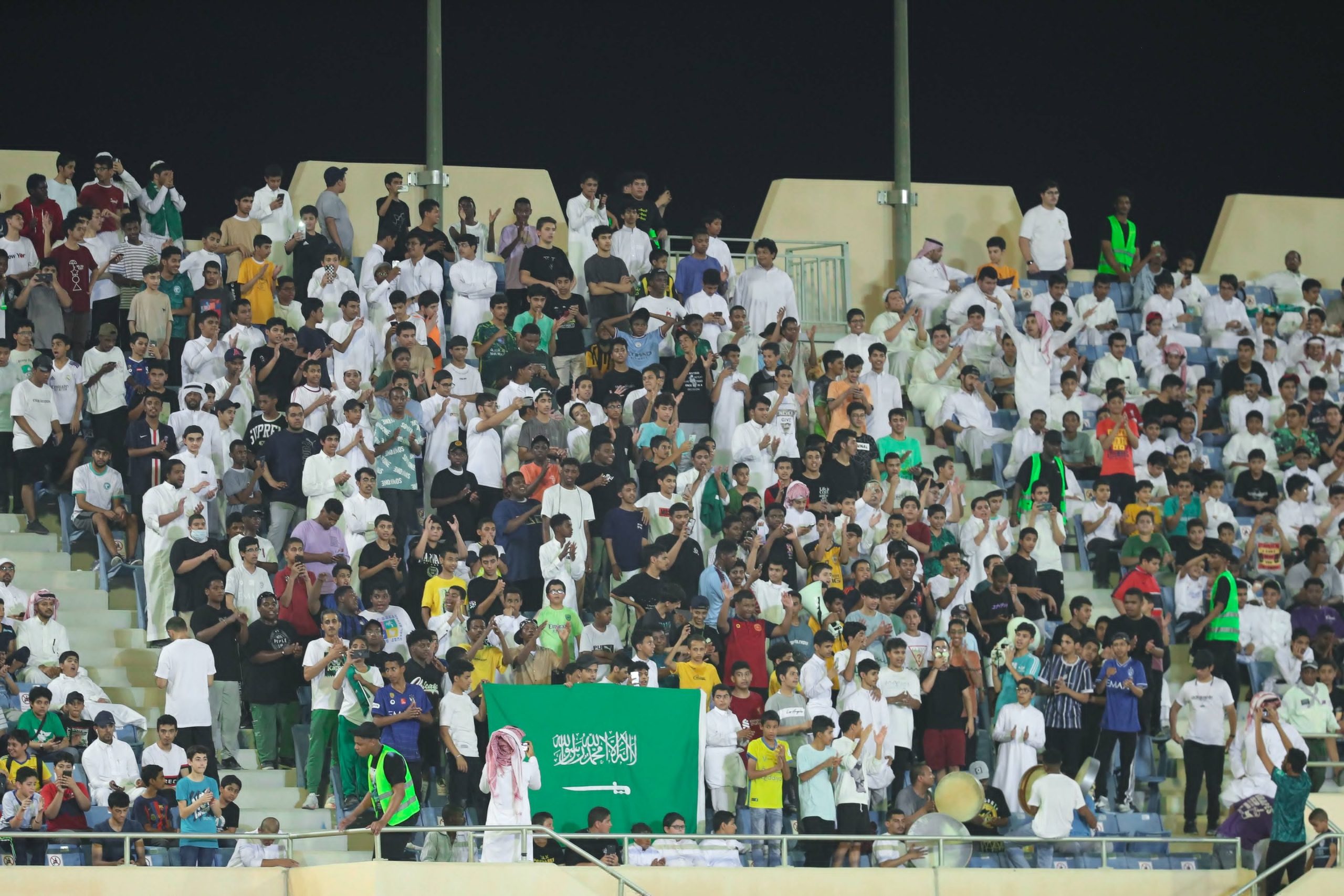 فيفا يداعب جماهير الكرة العربية