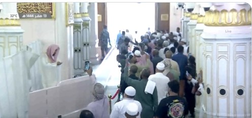 روعة وجلال الروضة الشريفة تخطف أنظار زوار المسجد النبوي