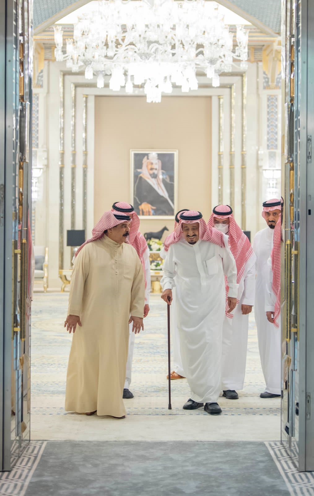الملك سلمان يستقبل ملك البحرين