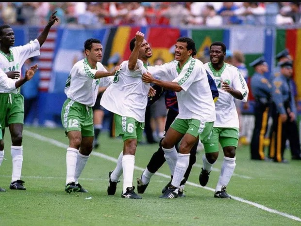 مكافآة واحتفالات بتأهل الأخضر لمونديال 1994