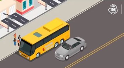 عدم تجاوز حافلات النقل المدرسي يعزز السلامة المرورية