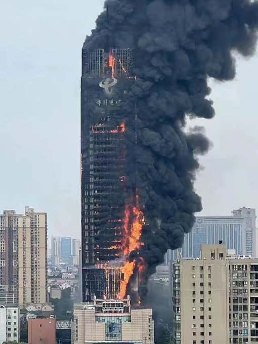 حريق هائل في الصين يلتهم ناطحة سحاب