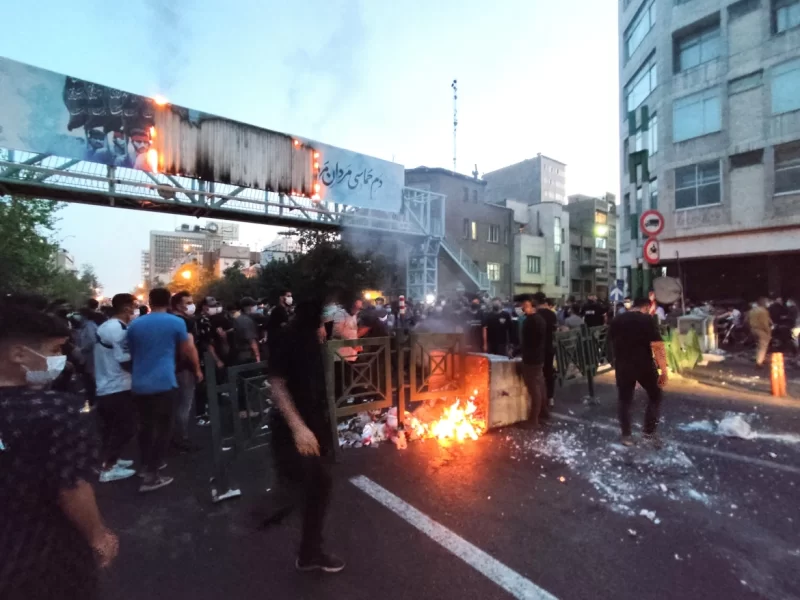 حكومة إيران في مأزق بعد وفاة مهسا أميني