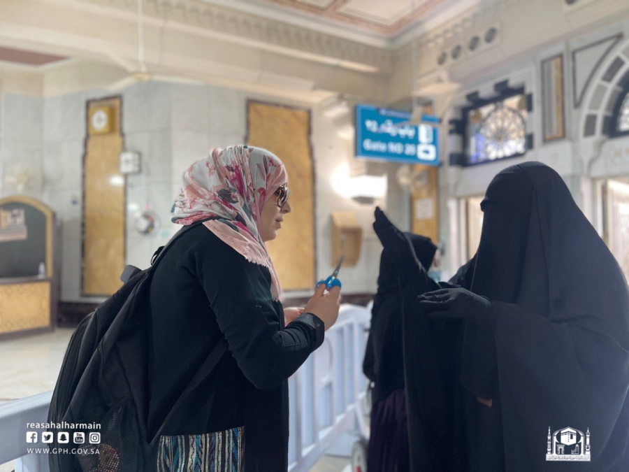 جهود مميزة لإدارة الساحات وخدمات التنقل النسائية في المسجد الحرام