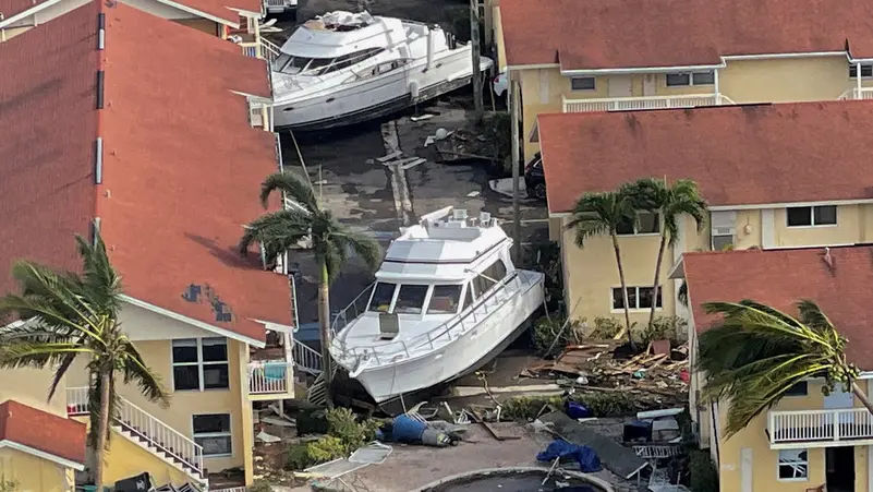 أضرار جسيمة بالسيارات والمنازل جراء إعصار فلوريدا