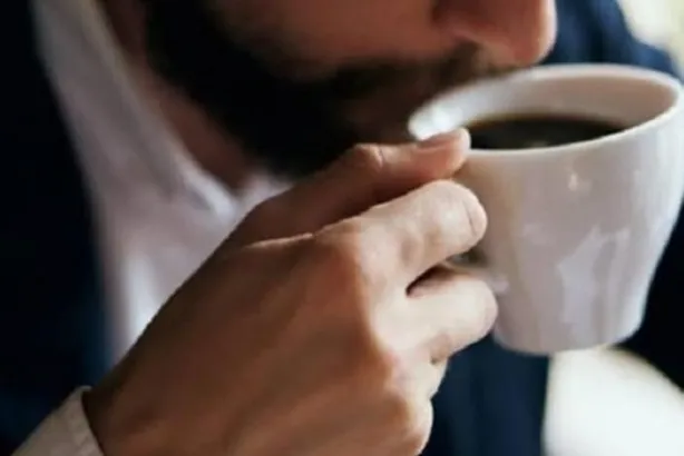 أول دراسة تربط بين تناول القهوة والموت