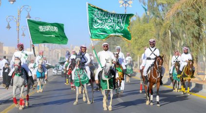 مسيرة الخيول تجوب شوارع عرعر