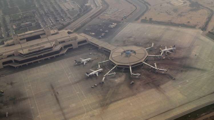 هبوط طائرة سعودية بشكل مفاجئ في باكستان بعد اصطدام طائر بمحركها