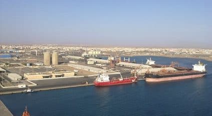 السيطرة على معظم البقعة الزيتية بميناء الملك فهد 