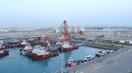 السيطرة على الانسكاب الزيتي بميناء الملك فهد