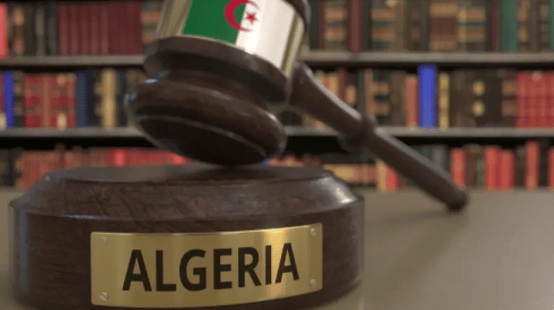 السجن عامين لناشر فيديو انتحار طالب بالجزائر