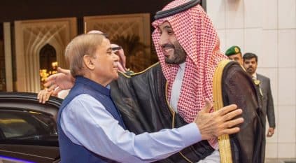 محمد بن سلمان يستقبل رئيس الوزراء الباكستاني