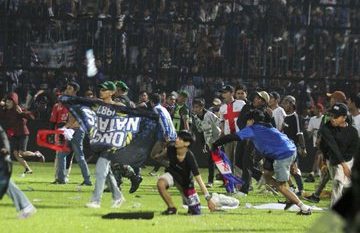 مقتل 129 بإندونيسيا في أحداث شغب خلال مباراة