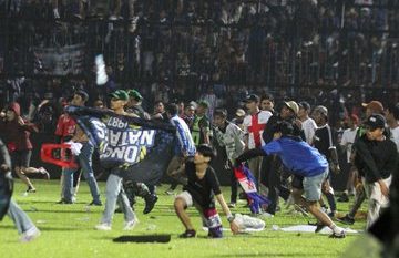 مقتل 129 بإندونيسيا في أحداث شغب خلال مباراة