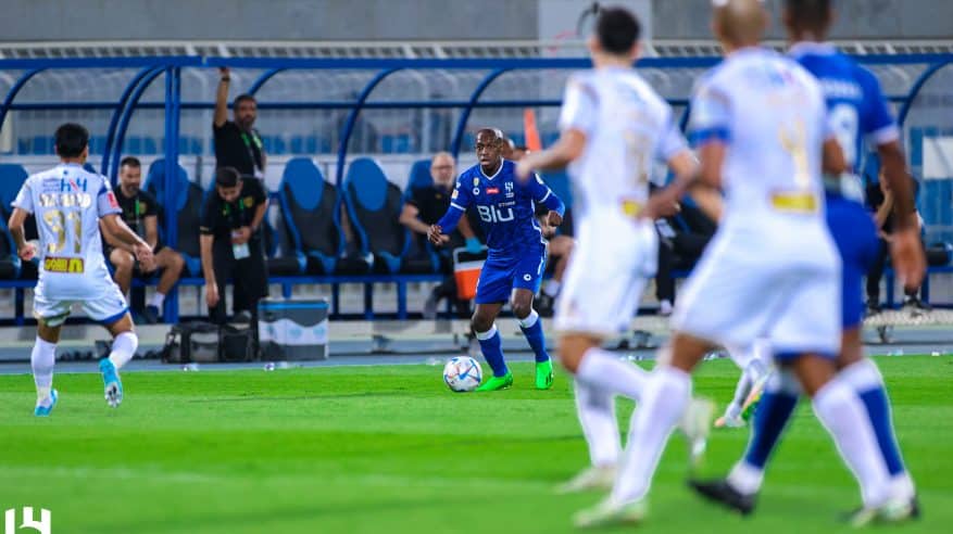 التعاون يفرض التعادل على الهلال بالشوط الأول