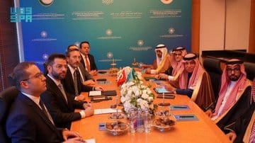 وزير الإعلام يجتمع بأمين منظمة التعاون الإسلامي