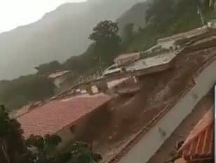 انهيار أرضي وفيضانات تجتاح فنزويلا