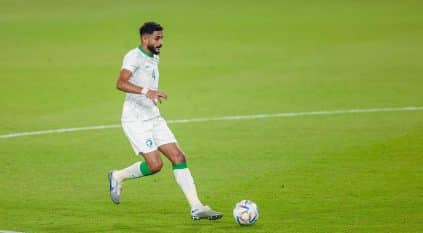 سبب استبعاد عبدالإله العمري من مباراة السعودية وباكستان