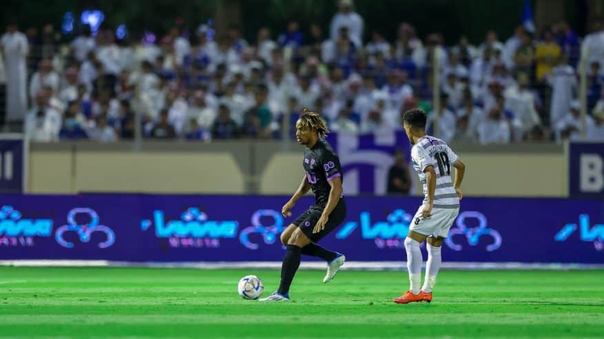 بلغاري يدير مباراة الهلال والطائي