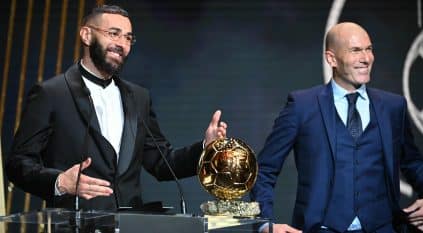 كريم بنزيما يحصد الكرة الذهبية 2022