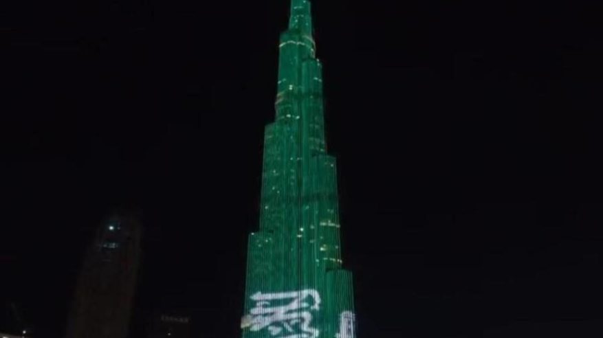 برج خليفة يتزين بالعلم السعودي وينشد للصقور