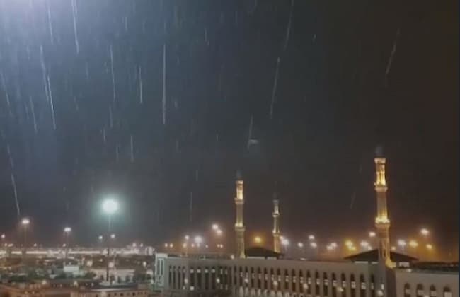 أمطار غزيرة على مكة المكرمة حتى الـ 6 مساءً