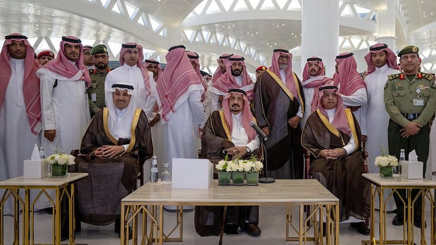 أمير الرياض يرعى تدشين صالتي سفر بمطار الملك خالد