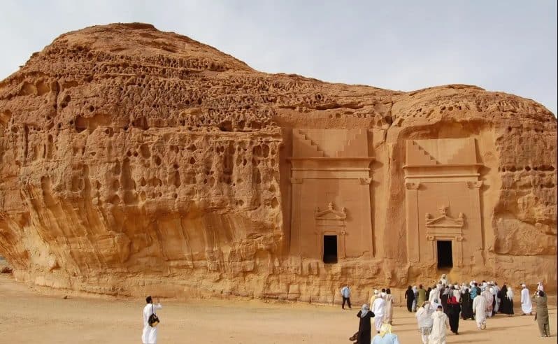 الاستثمار في السياحة السعودية الآن فرصة ماسية
