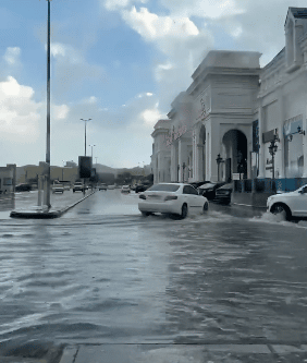 لقطات لجريان السيول وهطول الأمطار في الطائف