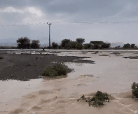 لقطات لجريان السيول وقوة الرعد بالعيص